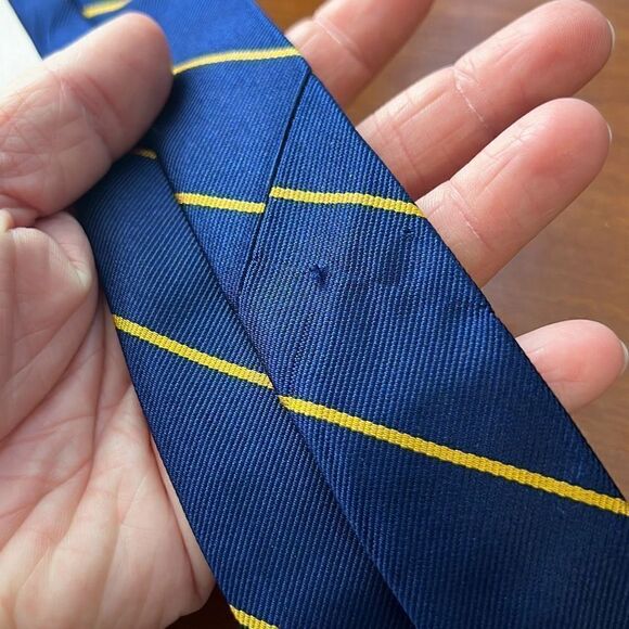 Brooks Brothers 100% Silk Mens Neck Tie Navy Blue W/ Yellow / Gold Stripes - Picture 3 of 5